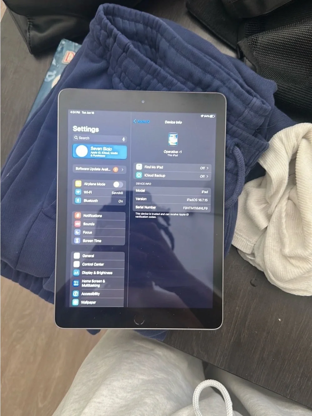 Apple iPad — Space Gray Front with Black Bezel